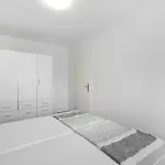 Haus 33 *